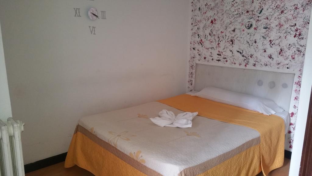 Hostal Lima バリャドリド エクステリア 写真